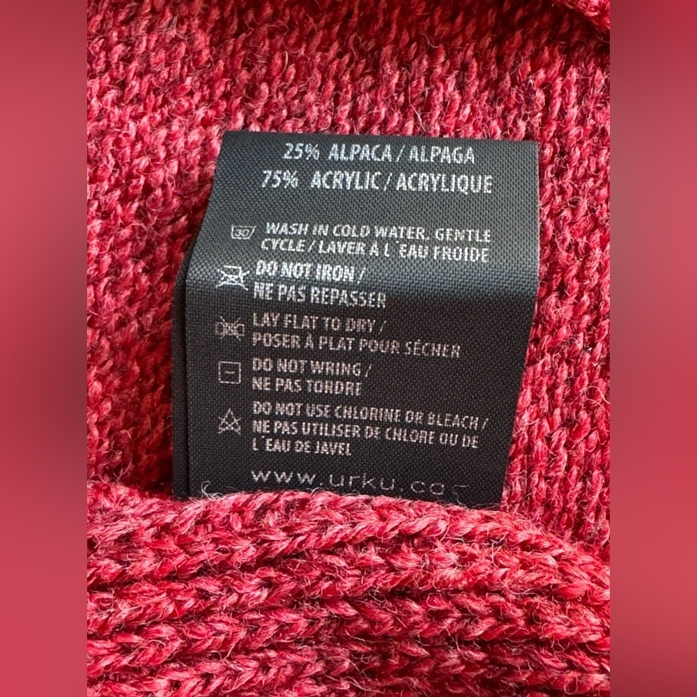 New Urku Red Alpaca Blend Made in Ecuador Soft & Cozy 2 Button Poncho - One Size - Picture 12 of 12